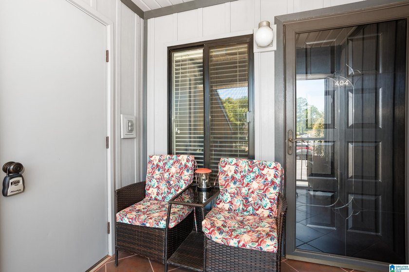 Beautiful 2 bedroom, 2 bath condo with a BONUS ROOM located on - photo 5