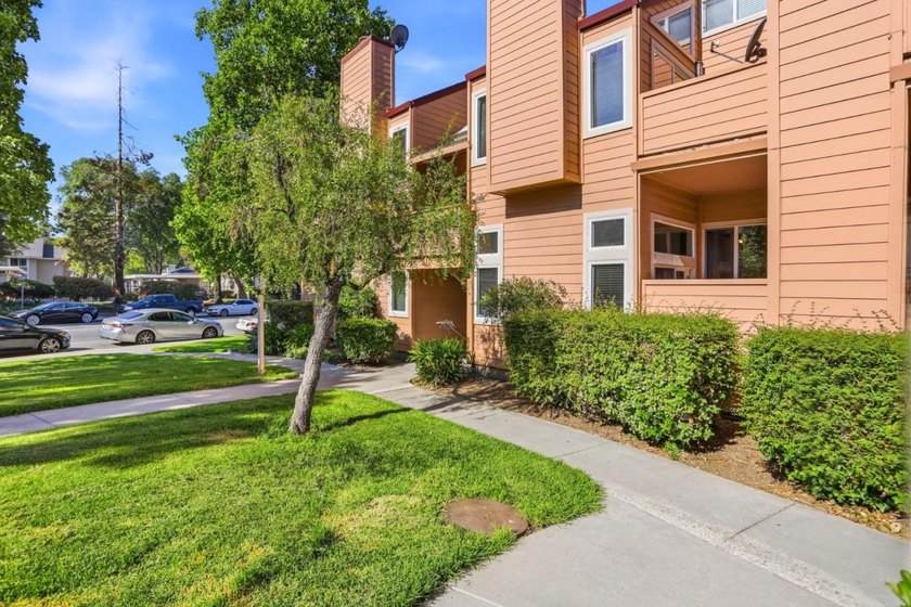 Located in desirable South San Jose, this 1,122 sq ft GROUND - photo 3