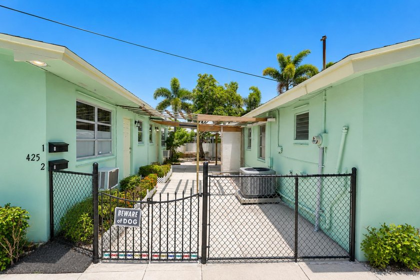 Rare triplex offering in the heart of SoSo, one of West Palm - photo 2