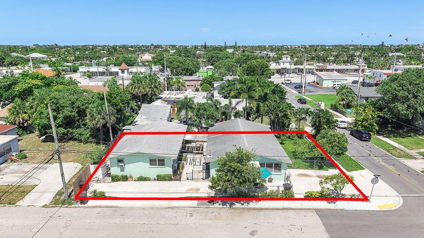 Rare triplex offering in the heart of SoSo, one of West Palm - photo 3
