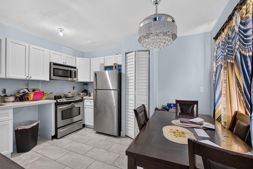 Welcome to this charming 3-bedroom, 1-bathroom home perfectly - photo 10