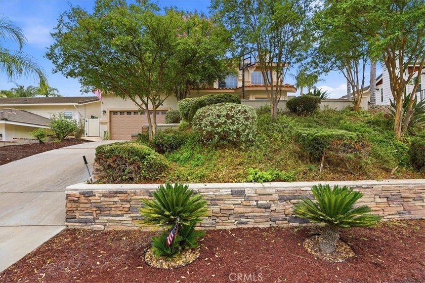 Welcome to this beautifully maintained 4 bedroom, 2.5 bath home - photo 4