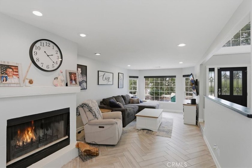 Welcome to this beautifully maintained 4 bedroom, 2.5 bath home - photo 9