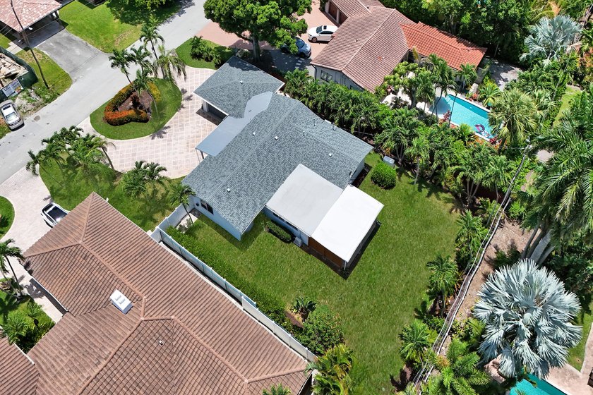 Welcome to this quiet and tucked away section of Oakland Park - photo 6