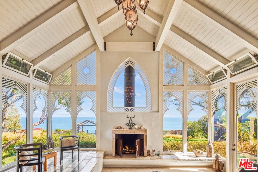 Some of Point Dume's most extraordinary properties are defined - photo 3