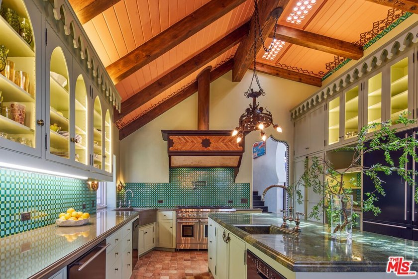 Some of Point Dume's most extraordinary properties are defined - photo 8