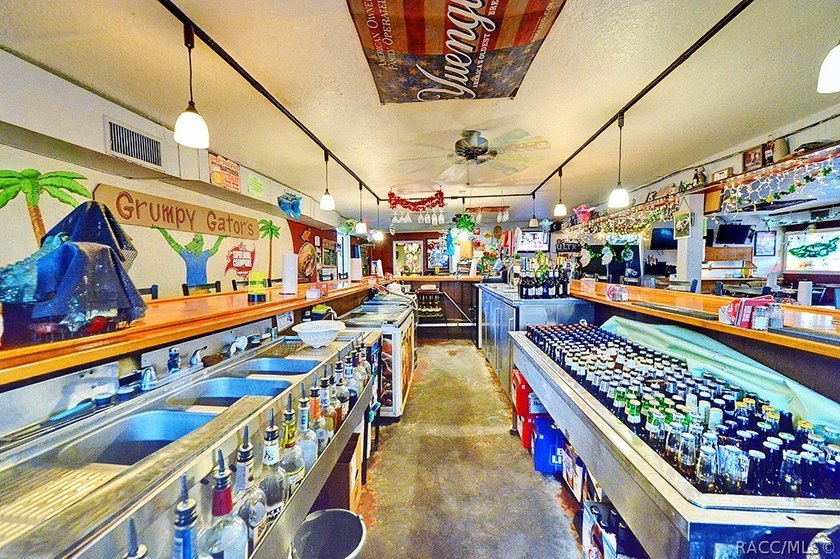 Prime commercial buildings in Homosassa, FL, featuring a total - photo 9