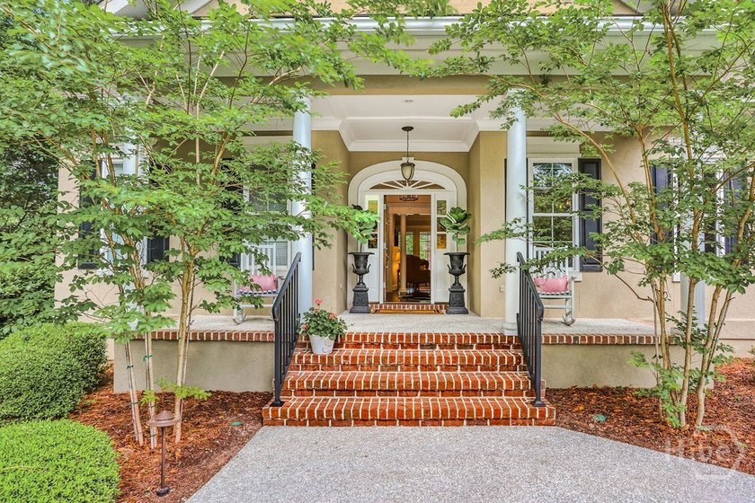 Experience the perfect marriage of traditional elegance and - photo 4
