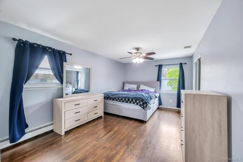 Welcome to 32 Beverly Street in Islip, a spacious Colonial - photo 13