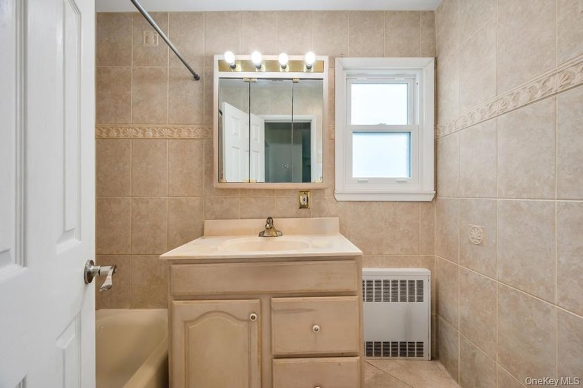 Welcome to 32 Beverly Street in Islip, a spacious Colonial - photo 14