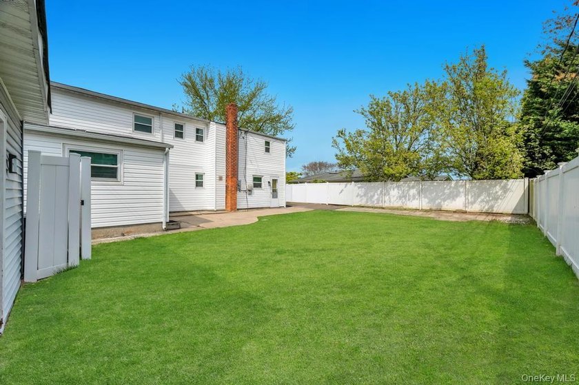 Welcome to 32 Beverly Street in Islip, a spacious Colonial - photo 29