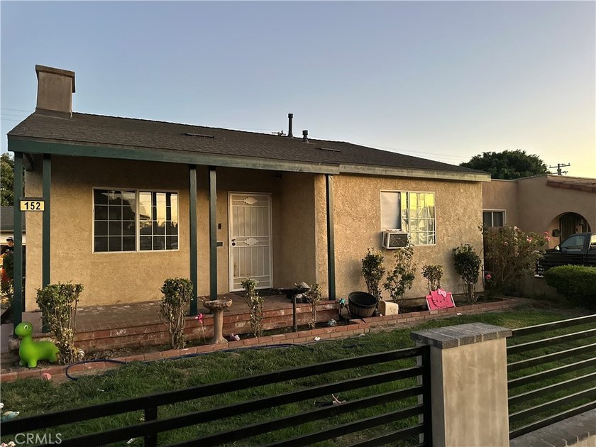 Charming North Long Beach bungalow with great bones and room to - photo 9
