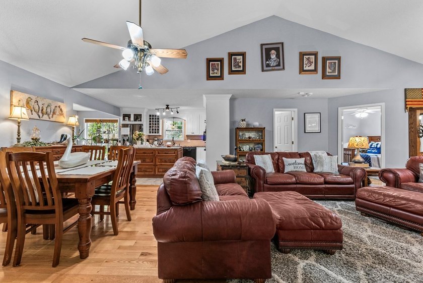 ONE LEVEL RANCH in EXCELLENT CONDITION in AWESOME LAKE - photo 5