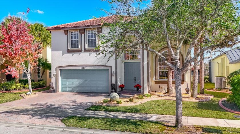Spectacular 4 bedroom 3 full bath LAKE VIEW home in the - photo 3