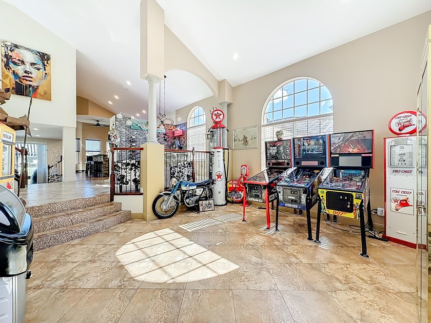Spectacular 4 bedroom 3 full bath LAKE VIEW home in the - photo 5