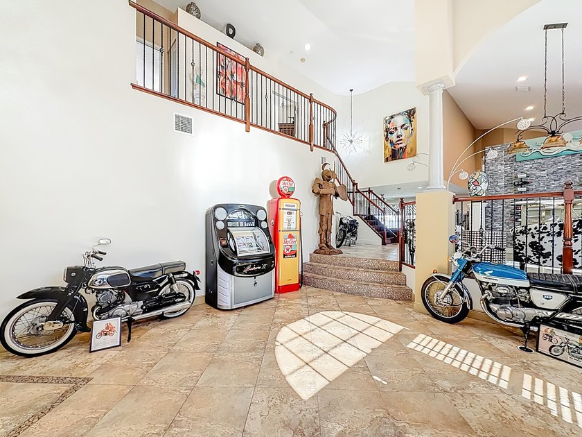 Spectacular 4 bedroom 3 full bath LAKE VIEW home in the - photo 6