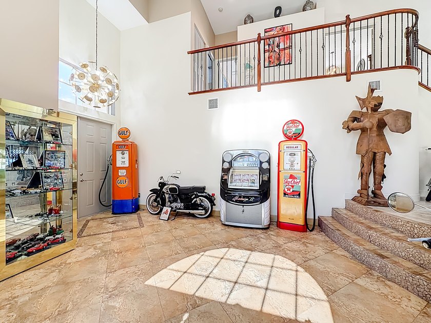 Spectacular 4 bedroom 3 full bath LAKE VIEW home in the - photo 9