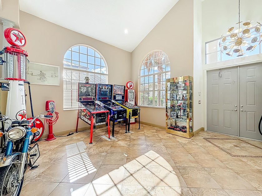 Spectacular 4 bedroom 3 full bath LAKE VIEW home in the - photo 10