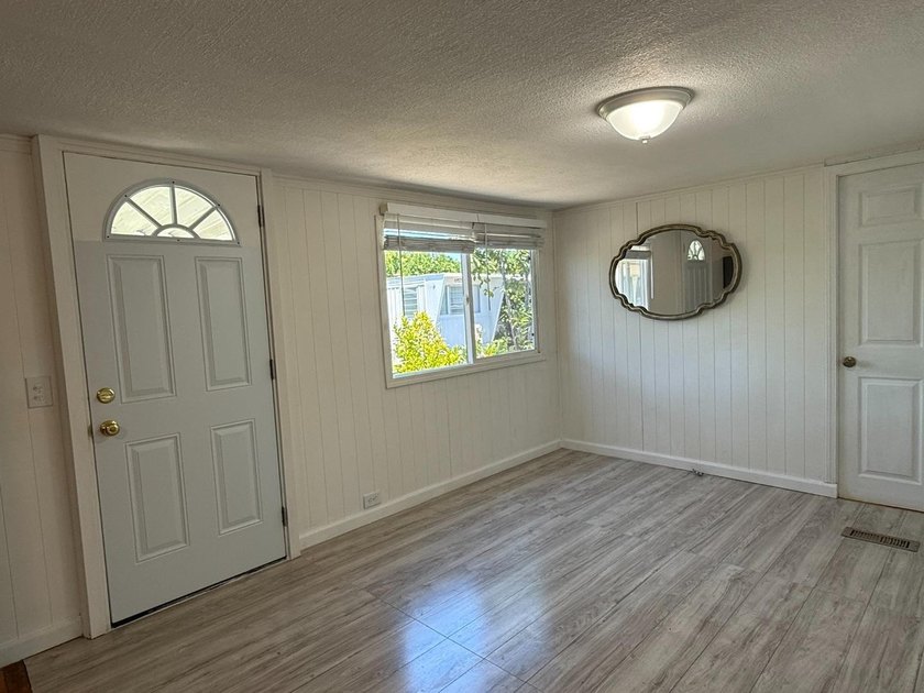 Corner Lot 2Bedroom, 1Bath Home MoveIn Ready! Welcome to this - photo 9