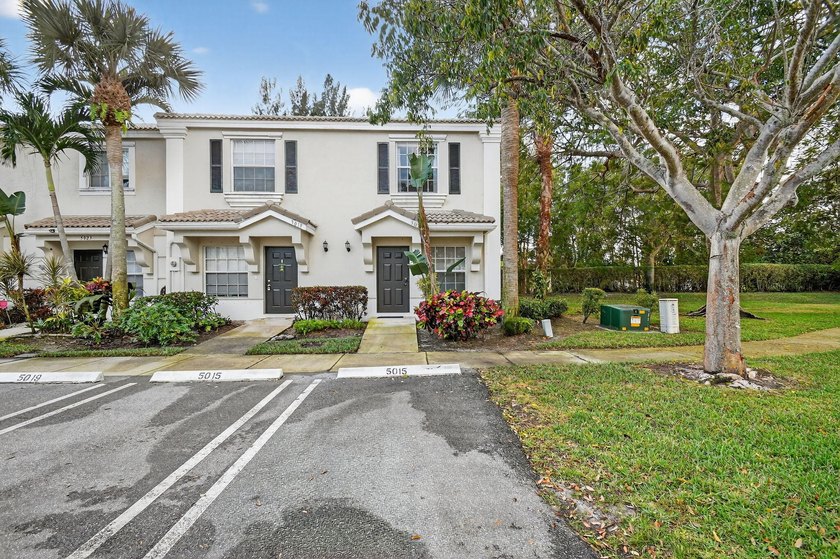 Updated and impeccable end unit townhouse in the highly sought - photo 3