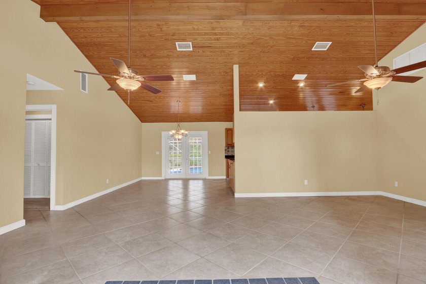 Welcome to Tequesta Country Club, where golf course living meets - photo 8