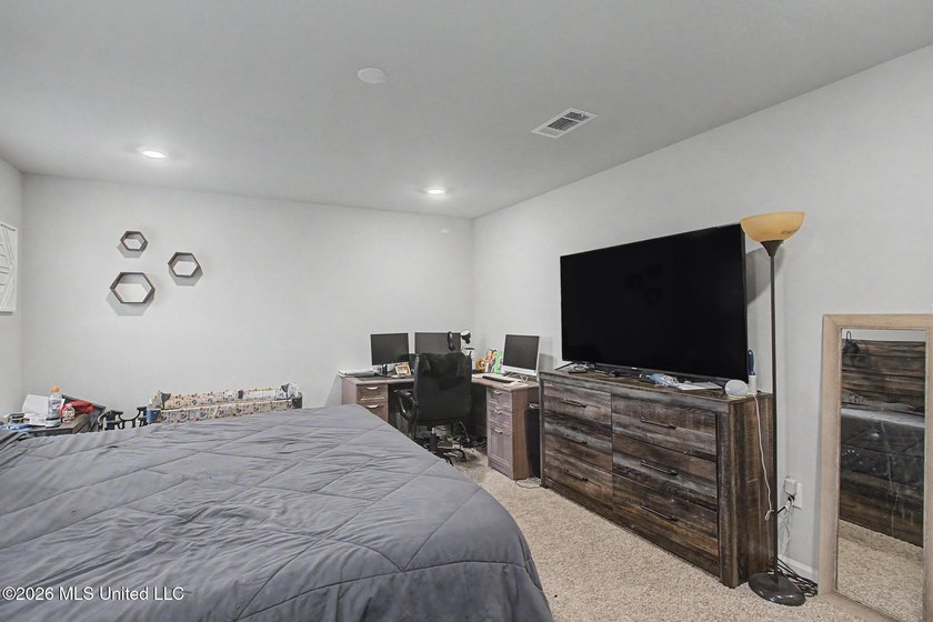 Welcome home to this spacious 4-bedroom, 2-bath property - photo 8