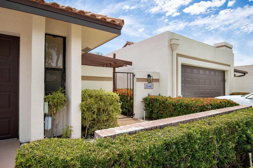 This beautifully updated 3-bedroom, 2-bathroom residence offers - photo 3