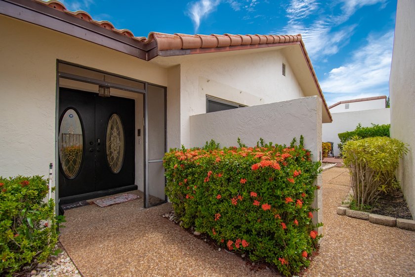 This beautifully updated 3-bedroom, 2-bathroom residence offers - photo 4