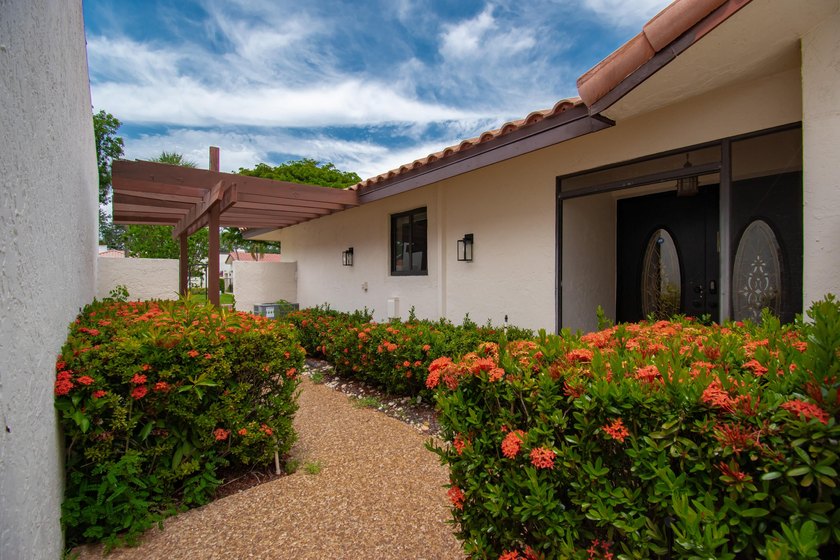 This beautifully updated 3-bedroom, 2-bathroom residence offers - photo 5