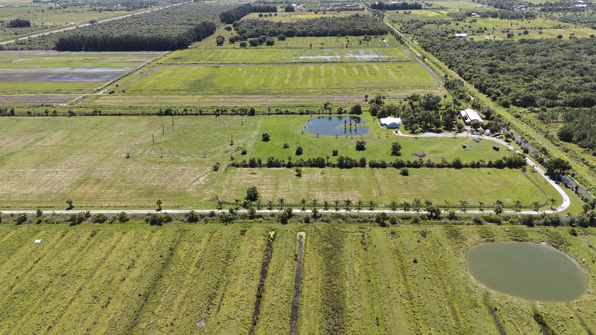 Welcome to your private oasis!! Built in 2022, this spectacular - photo 4