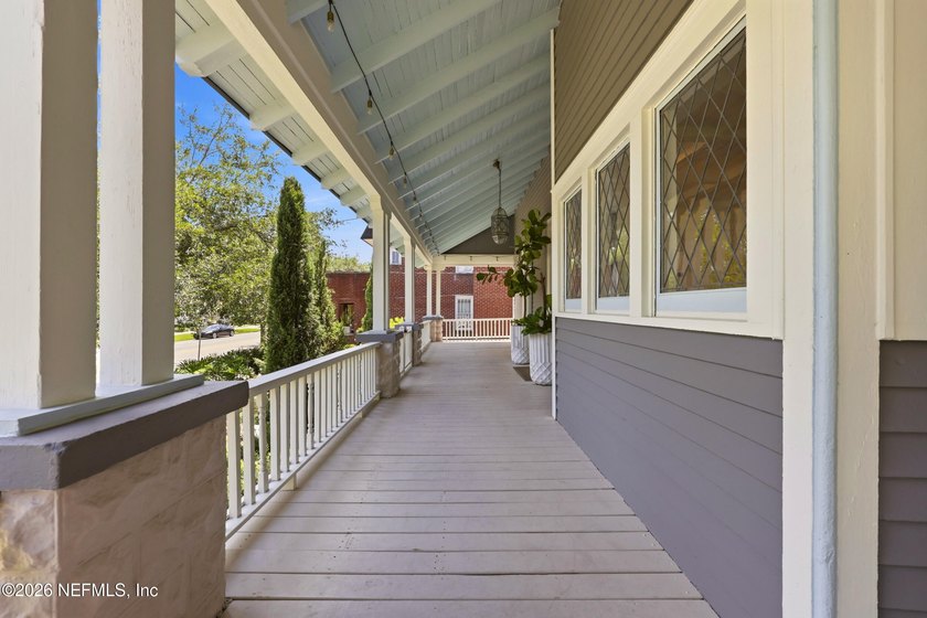 Iconic 1919 Craftsman in the heart of historic Riverside - photo 4