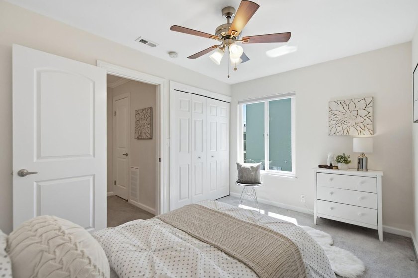 Rare opportunity to own a beautifully remodeled townhouse-style - photo 18