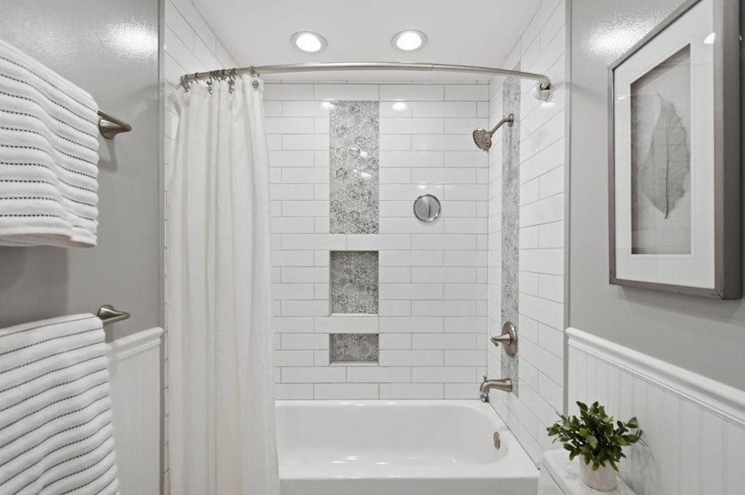 Rare opportunity to own a beautifully remodeled townhouse-style - photo 21