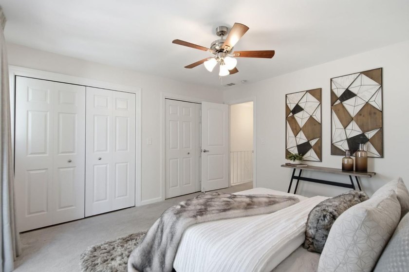 Rare opportunity to own a beautifully remodeled townhouse-style - photo 23