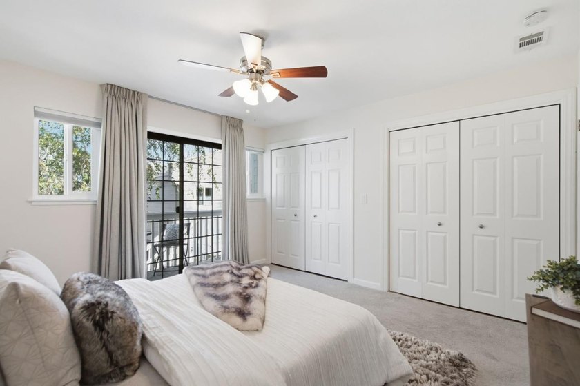 Rare opportunity to own a beautifully remodeled townhouse-style - photo 24
