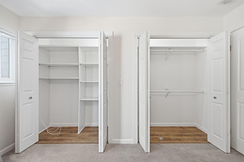 Rare opportunity to own a beautifully remodeled townhouse-style - photo 25