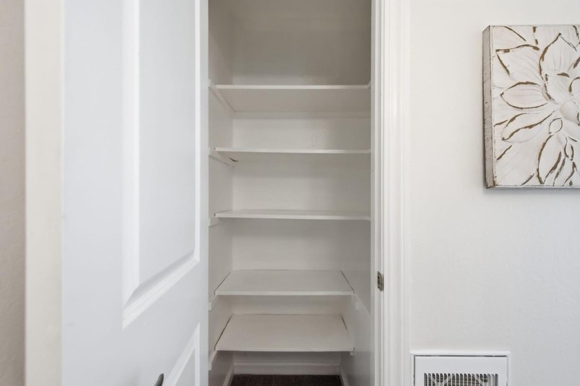 Rare opportunity to own a beautifully remodeled townhouse-style - photo 26