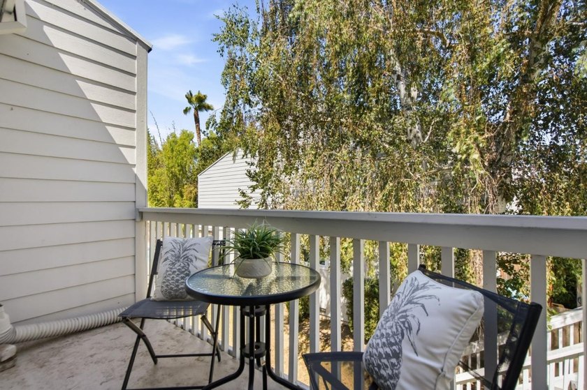 Rare opportunity to own a beautifully remodeled townhouse-style - photo 28