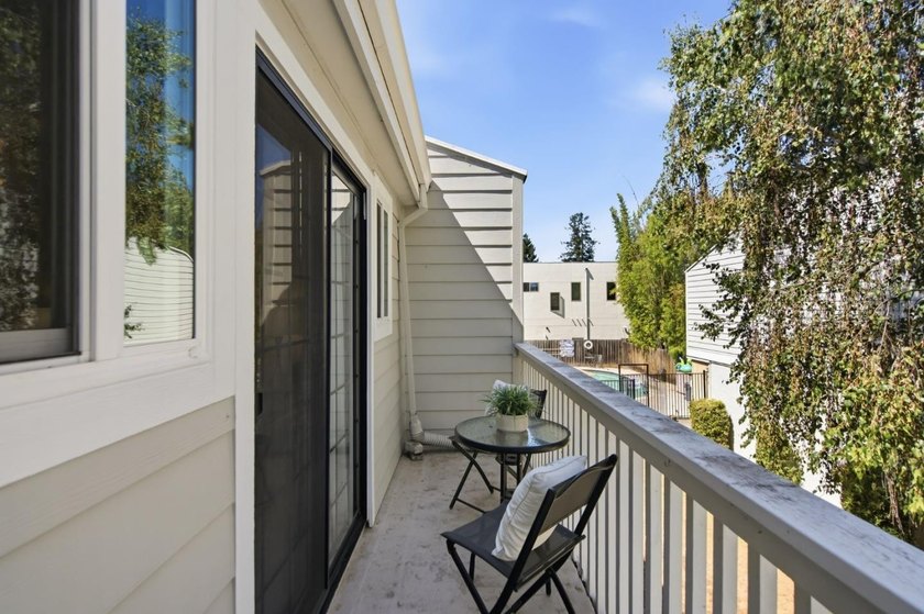 Rare opportunity to own a beautifully remodeled townhouse-style - photo 29
