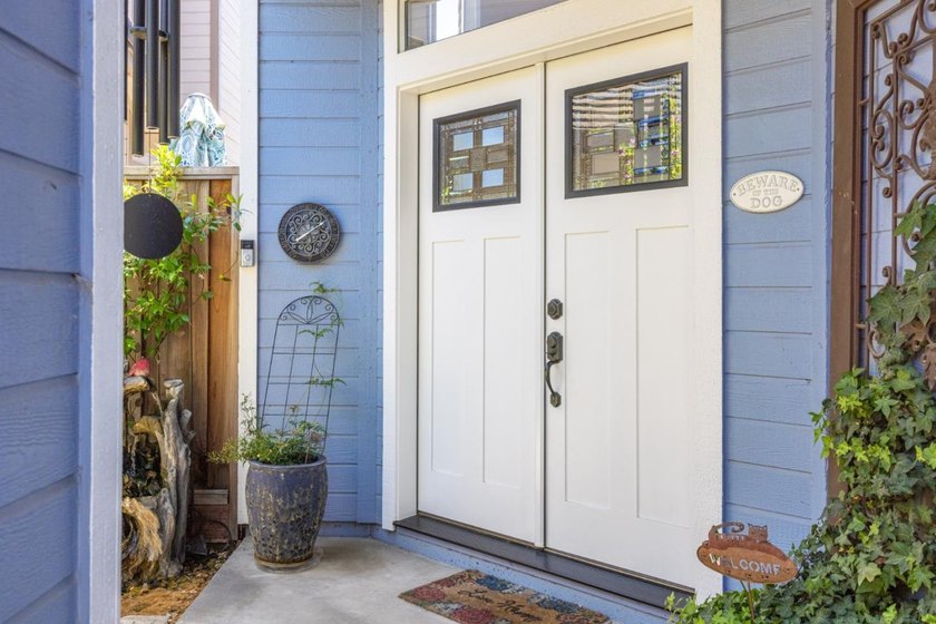 Welcome to this beautifully updated 3-bedroom, 2.5-bathroom home - photo 2