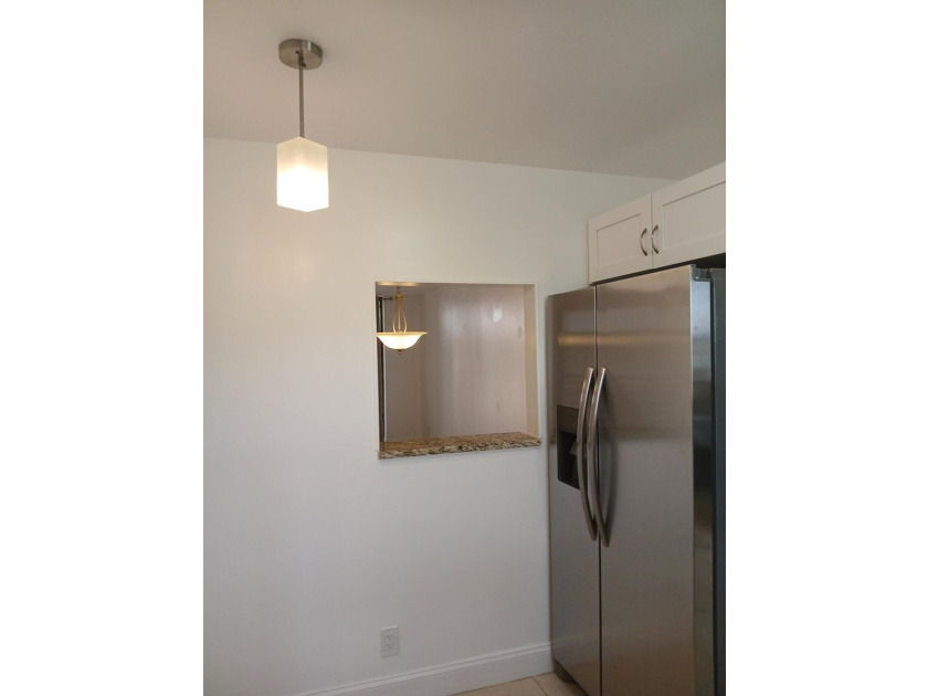 Water and cable included. Beautifully renovated penthouse end - photo 7