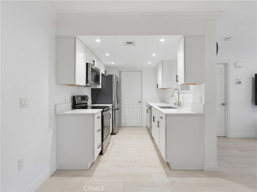 **NEWLY RENOVATED**Tucked into the heart of Carmel Mountain - photo 6