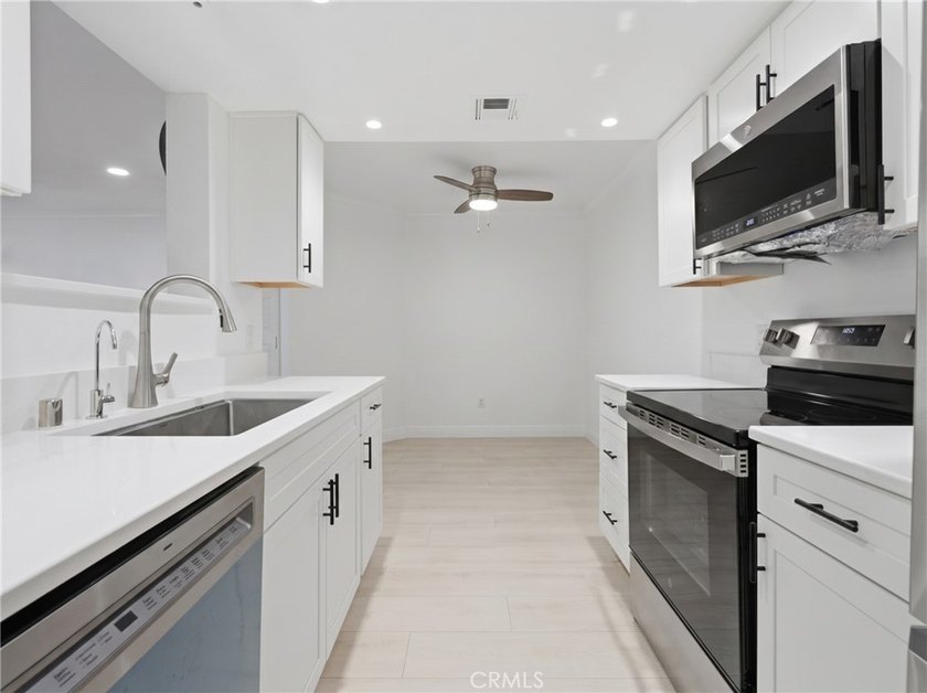 **NEWLY RENOVATED**Tucked into the heart of Carmel Mountain - photo 7