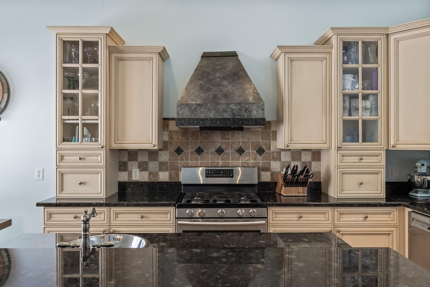 Seller is MOTIVATED!! BRING ALL OFFERS! Welcome to this unique - photo 38