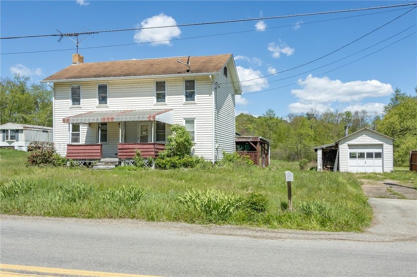 Farm house style two story on a relatively level country lot - photo 3