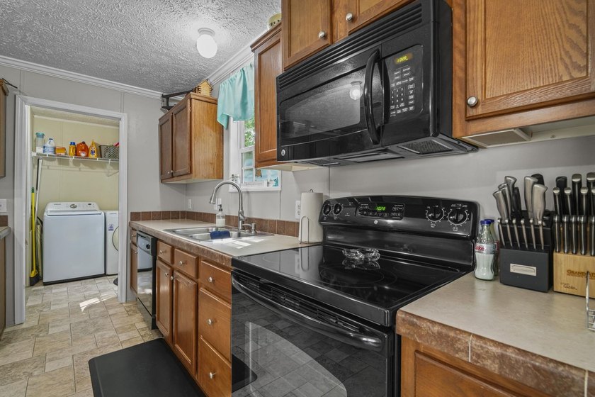 Three-bedroom, two-bathroom, single-story manufactured home with - photo 12