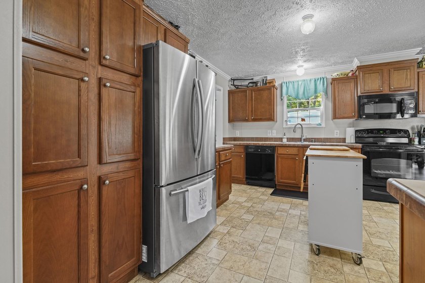Three-bedroom, two-bathroom, single-story manufactured home with - photo 19