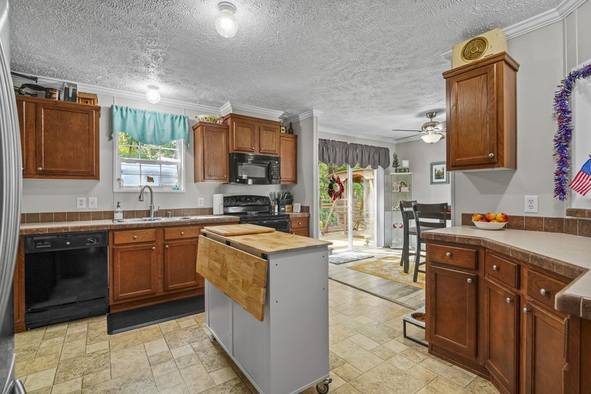 Three-bedroom, two-bathroom, single-story manufactured home with - photo 20
