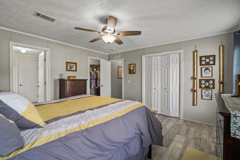 Three-bedroom, two-bathroom, single-story manufactured home with - photo 22