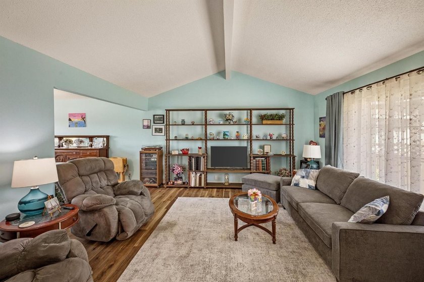 This 4 bedroom 2.5 bath Cambrian home enjoys many upgrades on - photo 4